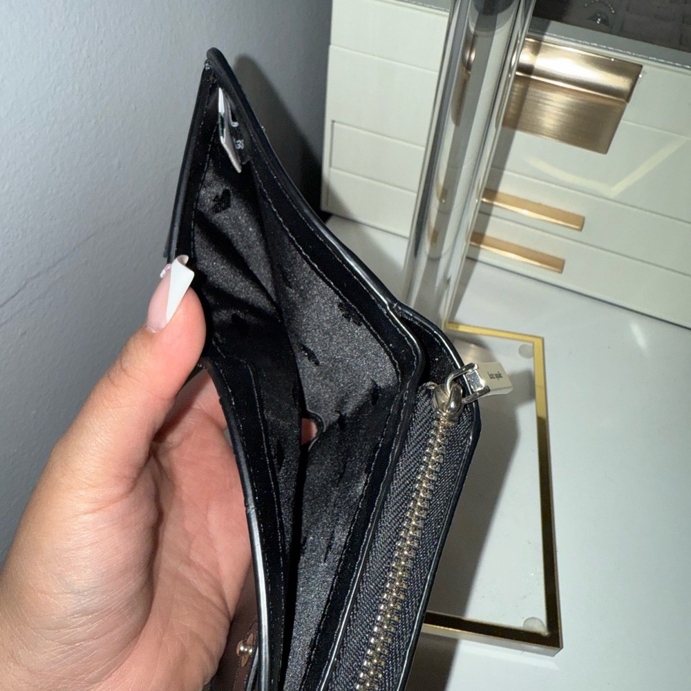Kate Spade Black and Cream Wallet with Classic Design - Picture 5 of 6